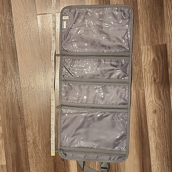 Hanging Traveler Case - Picture 8 of 8